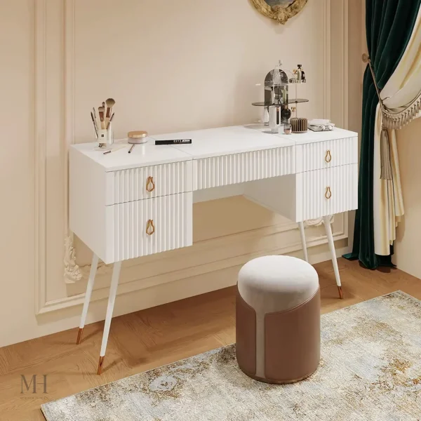 Miroir et coiffeuse combinés pour un espace chic et organisé