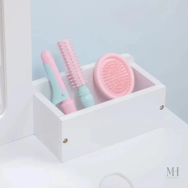Rangement pratique sous le miroir pour accessoires
