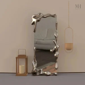 Grand miroir sur pied au design effet métal liquide