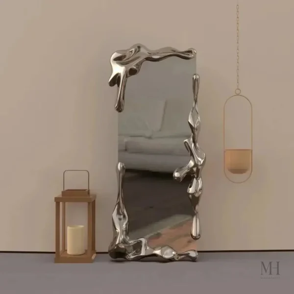 Miroir sur pied élégant, finition métal liquide