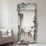 Miroir sculptural argenté pour une décoration contemporaine