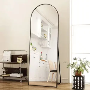 Miroir sur pied arrondi, idéal pour la décoration intérieure