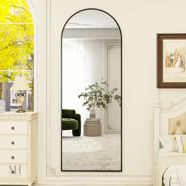 Miroir fonctionnel et esthétique, parfait pour toute pièce