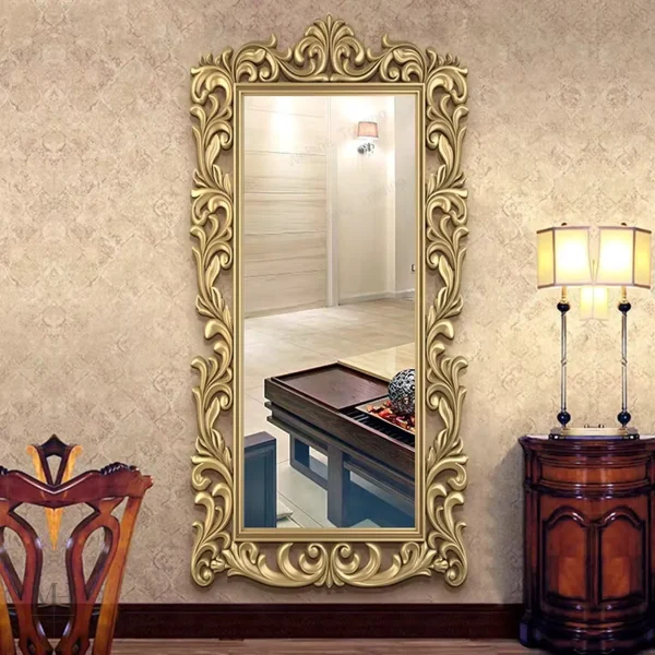 Miroir décoratif en bois sculpté au design classique