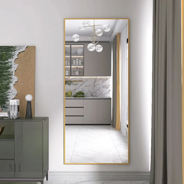 Miroir sur pied doré, ajout raffiné à votre espace