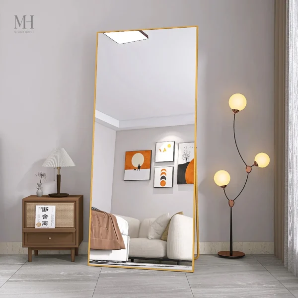 Miroir sur pied doré, pièce maîtresse de décoration