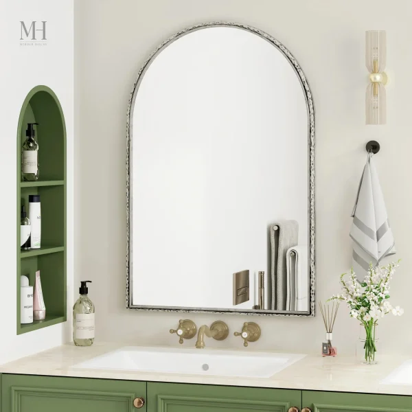 Miroir Intemporel avec Détails en Métal Argenté