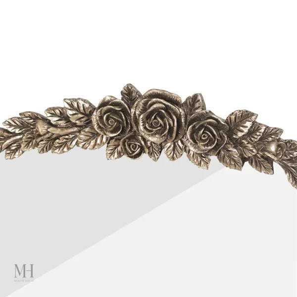 Miroir doré rectangulaire au style baroque élégant