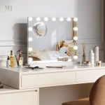 Miroir pratique pour les retouches de maquillage