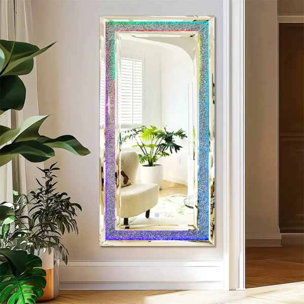 miroir-dans-une-chambre-1 Miroir design avec éclairage LED RGB et finition cristal