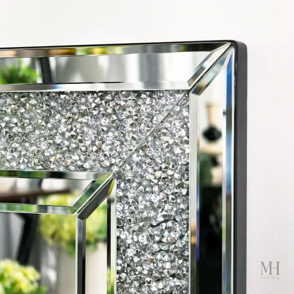 Miroir contemporain pour une chambre stylée et lumineuse