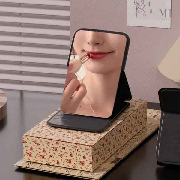 Miroir de poche avec design pliable et support pratique