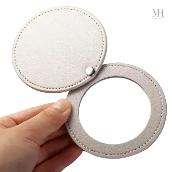 Miroir avec étui rabattable, alliant style et fonctionnalité
