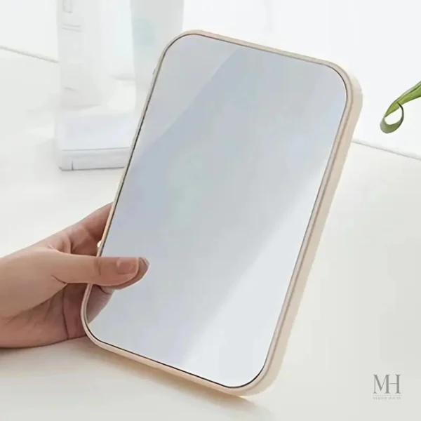 Miroir de poche idéal pour retouches rapides