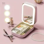 Miroir compact avec espace de rangement pratique