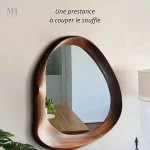 Miroir Sculptural en Bois pour un Intérieur Chic
