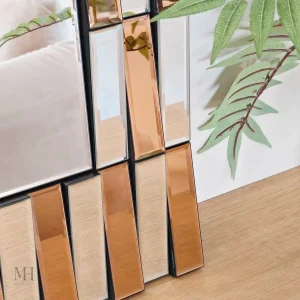 Miroir mural au design doré raffiné