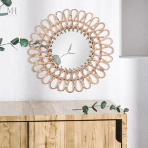 Miroir artisanal en forme de fleur pour un intérieur zen