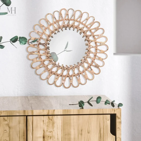 Miroir artisanal en forme de fleur pour un intérieur zen