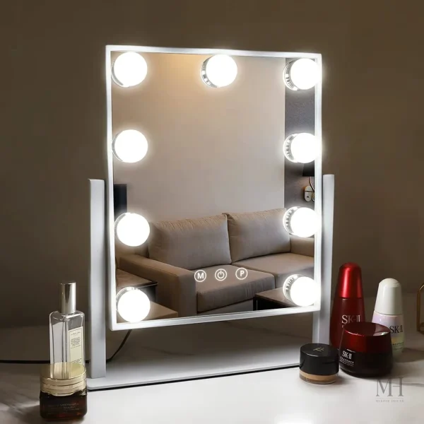 Miroir de beauté avec éclairage, idéal pour les retouches makeup