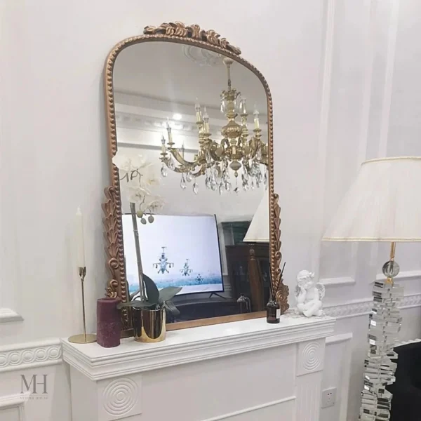 Miroir avec cadres ornés pour un intérieur lumineux