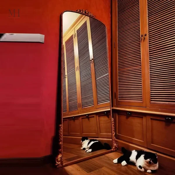 Miroir Louis Philippe avec ornementation délicate