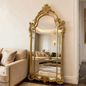 Miroir sur pied en style baroque doré