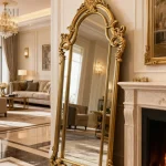 Miroir sur pied à l'esthétique raffinée