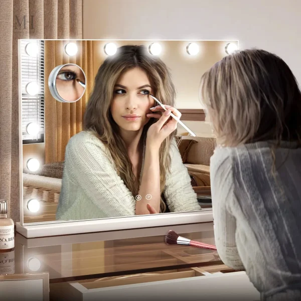 Accessoire de beauté : miroir lumineux et grossissant