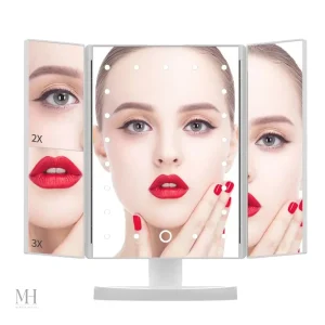 Miroir triptyque pour une vue complète du visage