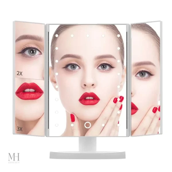 Miroir triptyque pour une vue complète du visage