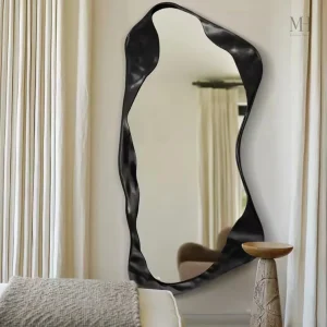 Grand miroir mural au design ondulé élégant
