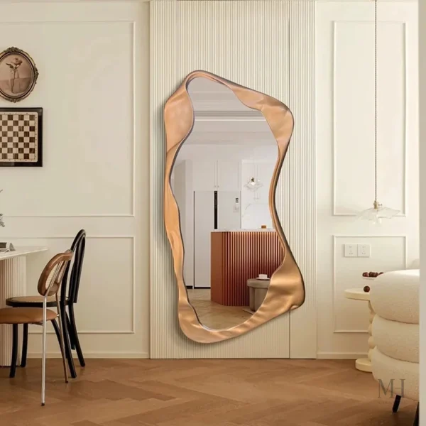 Cadre ondulé du miroir AURA, touche artistique
