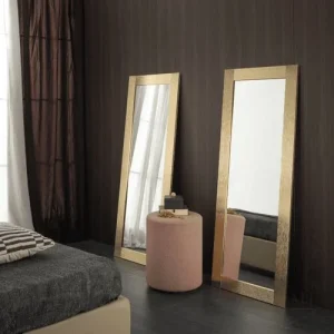 Grand miroir doré, touche de luxe pour votre intérieur