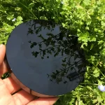Élégant miroir noir en obsidienne, accent décoratif chic