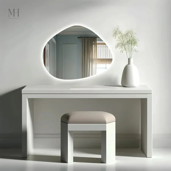 Miroir salle de bains avec éclairage LED intégré forme unique
