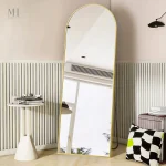 Miroir de sol doré avec design arrondi élégant