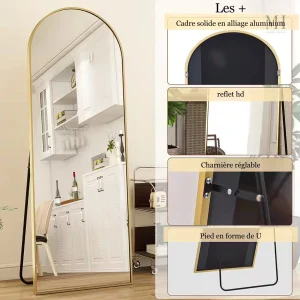 Miroir décoratif sur pied, finition dorée et arrondie