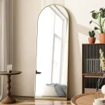 Miroir doré sur pied, ajout élégant à votre espace
