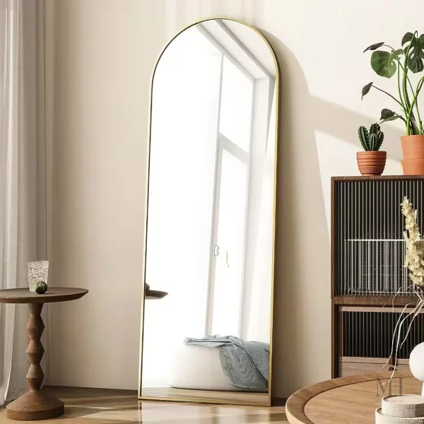 Miroir doré sur pied, ajout élégant à votre espace