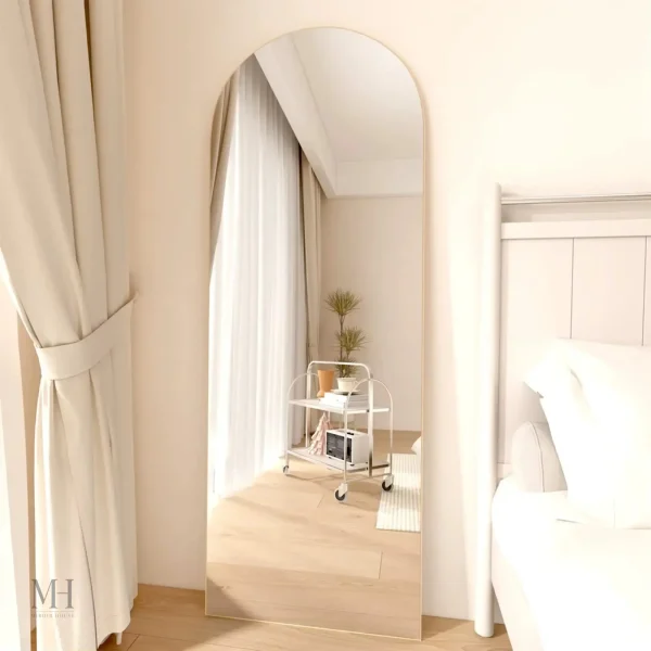Miroir décoratif doré, reflet parfait d'un style contemporain