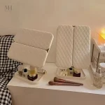 Miroir maquillage avec éclairage LED et vue triple