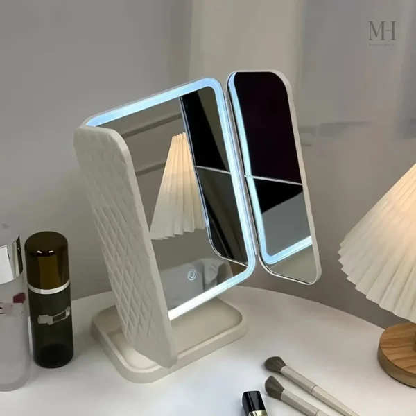 Miroir sur pied pratique pour un make-up impeccable