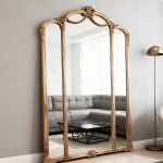 Miroir décoratif doré avec forme élégante en arche