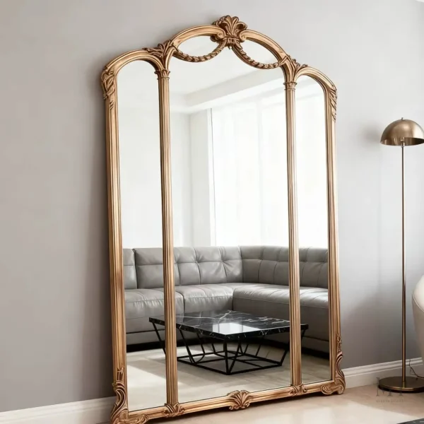 Miroir décoratif doré avec forme élégante en arche