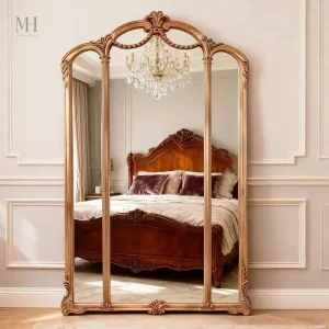 Miroir mural de style trumeau, finition dorée