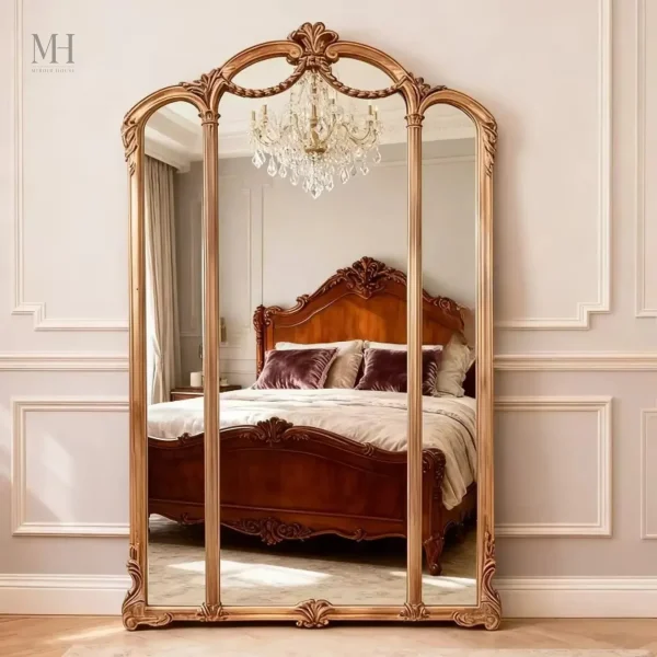 Miroir mural de style trumeau, finition dorée