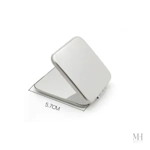 Petit miroir rectangulaire pratique pour retouches de beauté