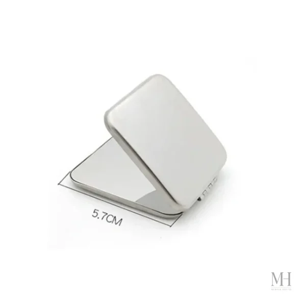 Petit miroir rectangulaire pratique pour retouches de beauté